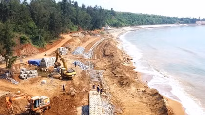 Đẩy nhanh tiến độ thi công kè bảo vệ di tích địa đạo Vịnh Mốc