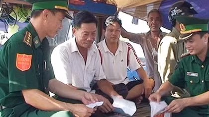 Tuyên truyền, giáo dục pháp luật giúp ngư dân yên tâm vươn khơi, bám biển