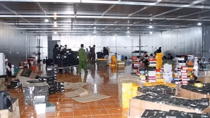 Hàng nghìn sản phẩm không rõ nguồn gốc bị thu giữ trong 2 ngày
