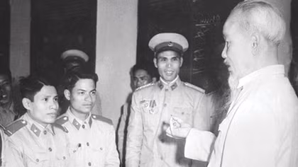 Chủ tịch Hồ Chí Minh với Công an Nhân dân