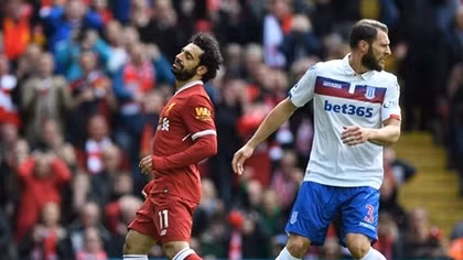 Salah "tàng hình", Liverpool bị Stoke cầm hòa