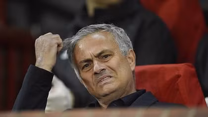 Bị mất điểm trên sân nhà, Mourinho chĩa mũi dùi sang UEFA