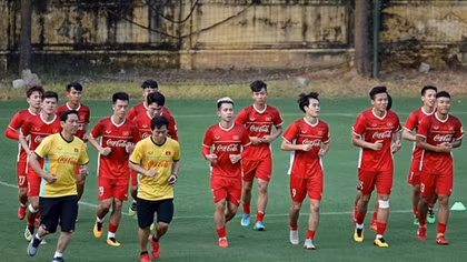 Hai cầu thủ Hà Nội FC chấn thương trước ngày lên đường tới Hàn Quốc