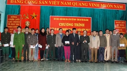 Những món quà xuân ấm lòng người nơi rẻo cao Hòa Bình