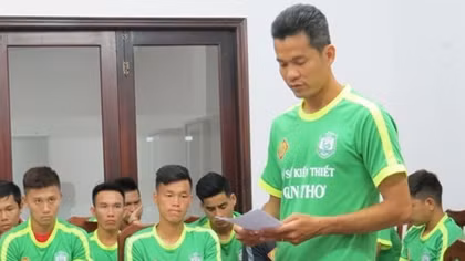 Đá phản lưới nhà, cầu thủ Cần Thơ bị cấm thi đấu 11 trận