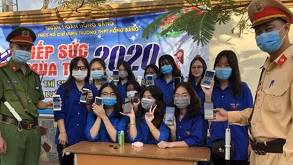 Công an đồng hành cùng sỹ tử đất Cảng 