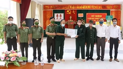 Công an tỉnh Nghệ An tri ân thương bệnh binh và thân nhân liệt sỹ