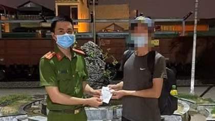 Công an Hà Nam giúp đỡ thanh niên nghèo về quê
