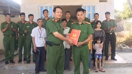 Công an Đắk Nông trao nhà tình nghĩa tặng 2 cán bộ 