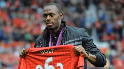 Tia chớp Usain Bolt chơi bóng tại Old Trafford