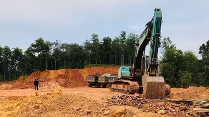 Bắt quả tang vụ “xẻ thịt” đồi Bùng Beng, Sóc Sơn