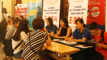 Cẩn trọng với các trường có mức nhận hồ sơ xét tuyển thấp nhưng điểm trúng tuyển cao