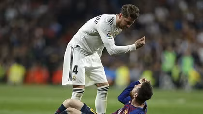 Ramos nói gì sau khi tung củi trỏ vào mặt Messi
