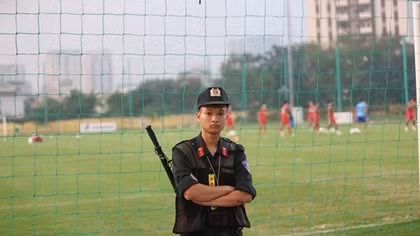 An ninh thắt chặt quanh ĐTVN trước ngày quyết đấu