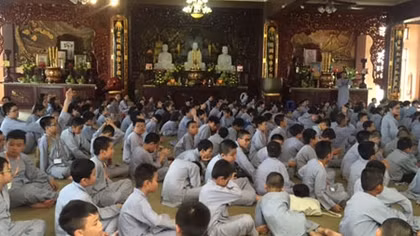 Trẻ nghỉ hè "đi tu" để học làm người