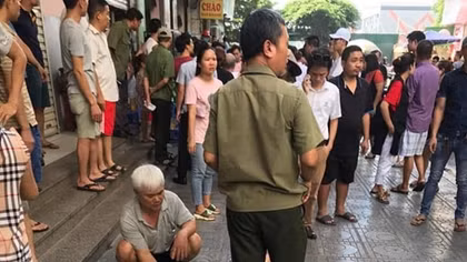 Công an làm việc với những người có liên quan đến vụ nổ ở Linh Đàm