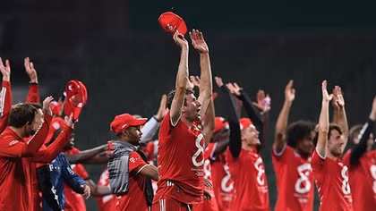 Đánh bại Bremen, Bayern vô địch Bundesliga lần thứ 8 liên tiếp