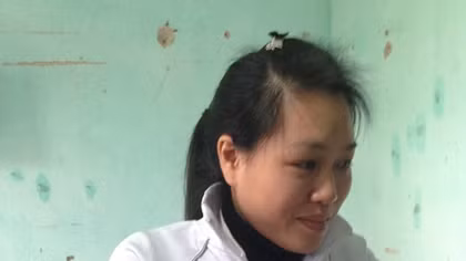 Nước mắt ân hận của cô gái nhờ người "xử" bố con nhân tình của mẹ