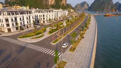 Mua nhà đẹp Vinhomes Dragon Bay trúng Lexus