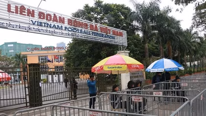 Trụ sở VFF được bảo vệ bởi hai lớp hàng rào
