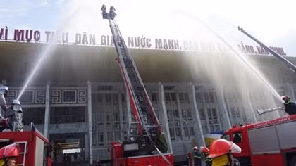 Diễn tập chữa cháy ở Cung văn hóa lao động hữu nghị Việt – Xô