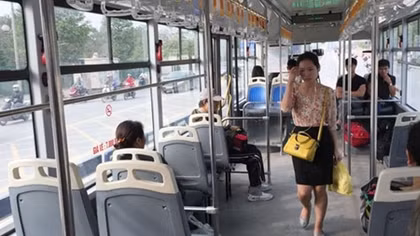 Xe buýt nhanh: Khách đã tăng nhưng chưa nhiều