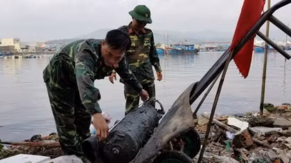 Vô hiệu hóa quả ngư lôi nặng gần 100kg 