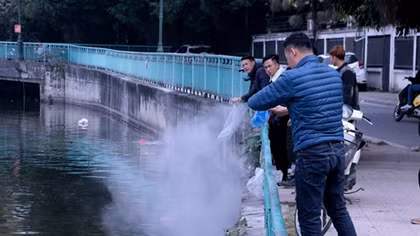 Hà Nội ngập rác ngày ông Táo về trời