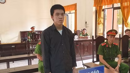 Giận vợ, chồng đổ xăng vào người đốt để cả 2 cùng chết 
