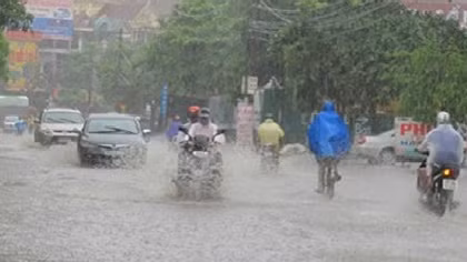 Mưa lớn diện rộng ở Trung Bộ, thời tiết chuyển mát mẻ