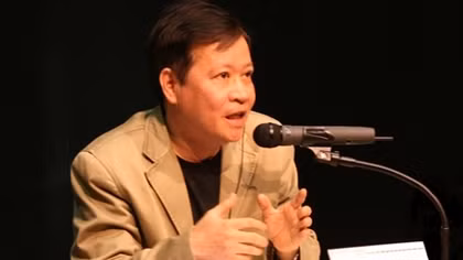 Hồ Anh Thái, người dịch chuyển
