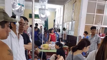 200 học sinh Tiểu học Đinh Tiên Hoàng nhập viện nghi ngộ độc thực phẩm