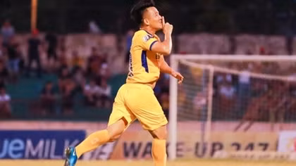 Hàng công tịt ngòi, HAGL ngã gục trên sân Vinh