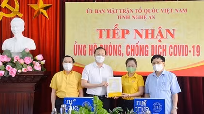 Tập đoàn TH trao tặng Nghệ An 96.000 sản phẩm tốt cho sức khỏe, chung tay chống dịch COVID-19