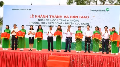 Khánh thành và bàn giao Nhà lớp học Trường THCS Biển Động do Vietcombank tài trợ 3 tỷ đồng
