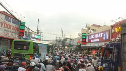 Cấm xe máy vào nội ô liệu có khả thi?