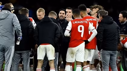 HLV Arsenal dương tính với COVID-19
