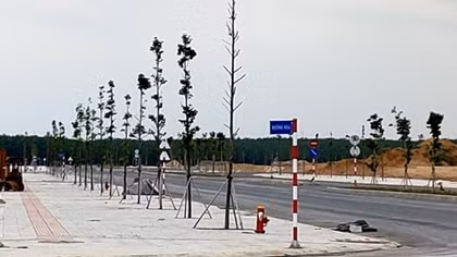 Ai nắm đằng chuôi?