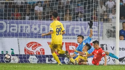 CLB Nam Định nhận án phạt gì sau vòng 10 V.league?