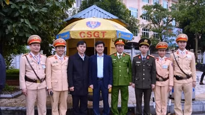 Bí thư Tỉnh uỷ Nghệ An biểu dương tinh thần trực Tết dương lịch của lực lượng CSGT