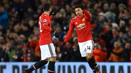 Man Utd thoát thua trước Burnley nhờ bàn thắng muộn