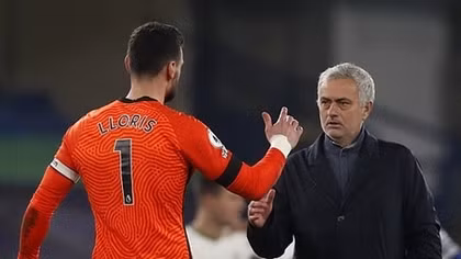 Tottenham "không vui" nhưng Mourinho hài lòng