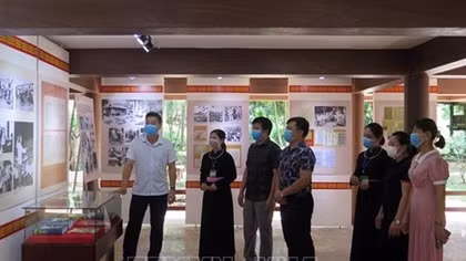 Trưng bày tư liệu, ảnh về Chủ tịch Hồ Chí Minh tại ATK Định Hóa