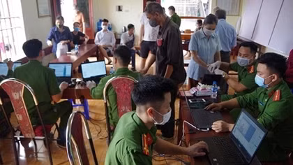 Công an Thái Nguyên đẩy nhanh cấp CCCD và tăng cường chống dịch COVID-19