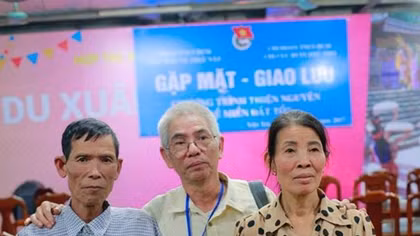 Nghị lực phi thường của nữ thi sĩ khuyết tật