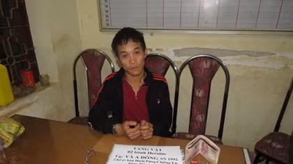 Nam thanh niên bị tóm cùng 2 bánh heroin