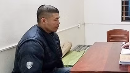 Cha nghiện ma túy đánh con gái đến ngất xỉu