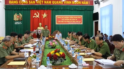 Thứ trưởng Phạm Dũng làm việc với Công an tỉnh Long An