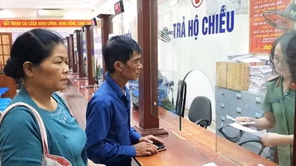 Người dân cảm ơn CBCS Phòng Quản lý XNC Công an Hải Phòng