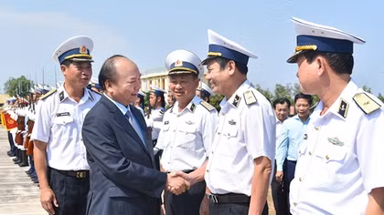 Thủ tướng kiểm tra công tác sẵn sàng chiến đấu tại lữ đoàn tên lửa
